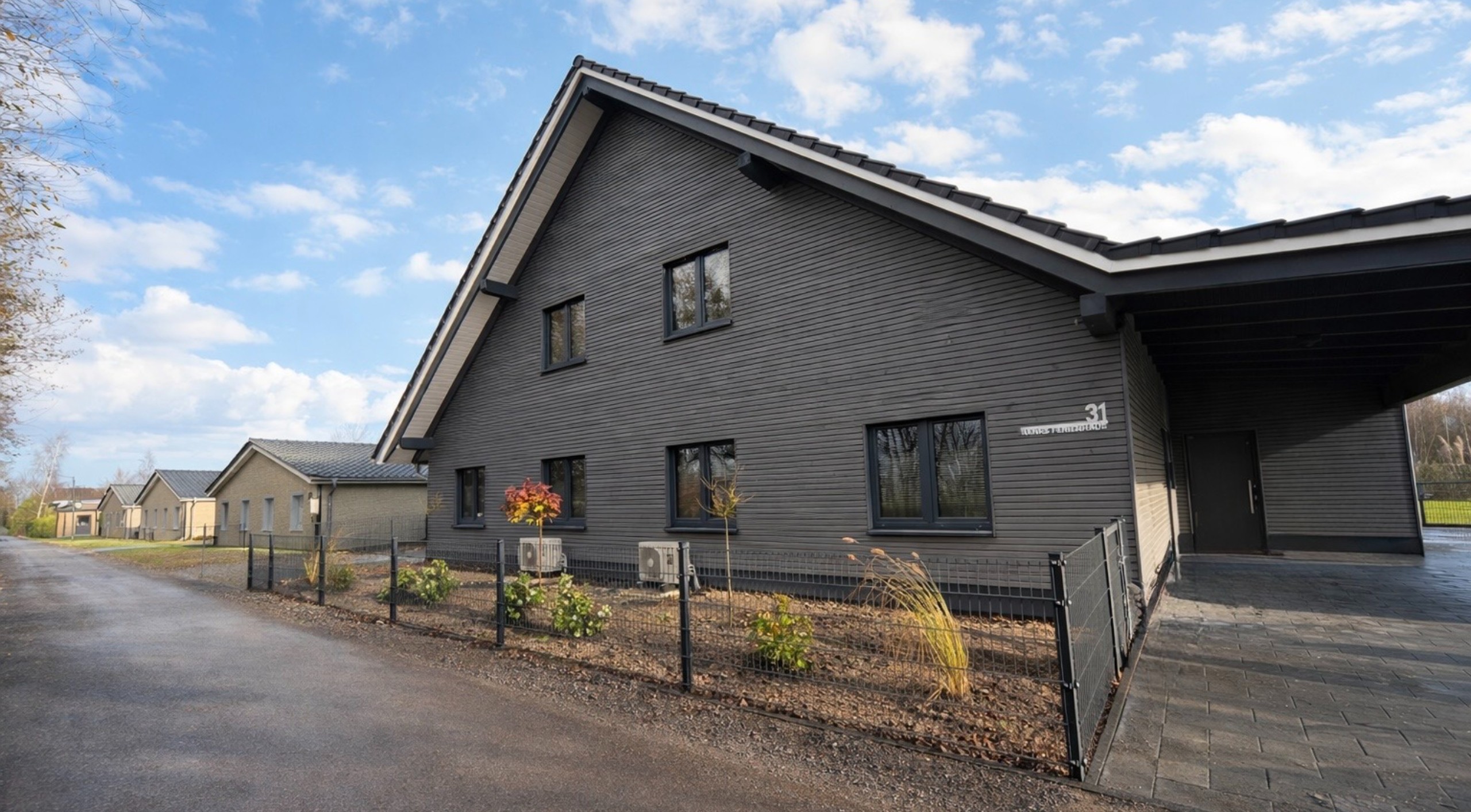 Außenansicht Straßenseite